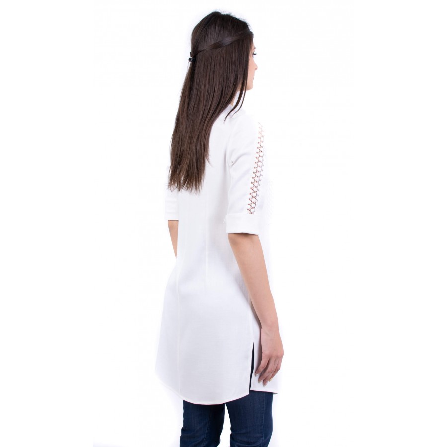 Women's white tunic B 19233 / 2019