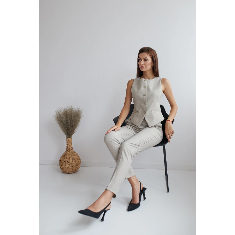 Vestă de damă bej cu Rayrano Lame 24507 / 2023 Vestă de damă bej cu Rayrano Lame 24507 / 2023