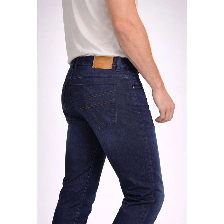 Мъжки Тъмносини Дънки с Модерен Втален Силует 18501 / 2026 Мъжки Тъмносини Дънки с Модерен Втален Силует 18501 / 2026