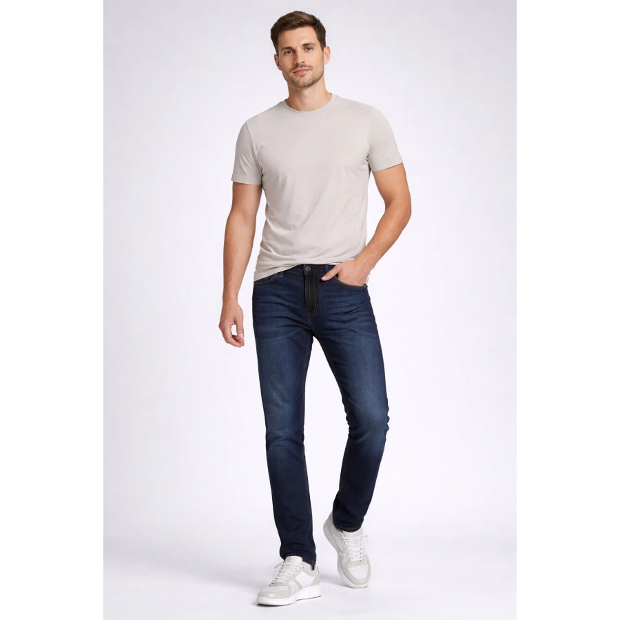 Мъжки Тъмносини Дънки с Модерен Втален Силует 18501 / 2026 Мъжки Тъмносини Дънки с Модерен Втален Силует 18501 / 2026