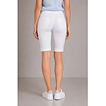 Pantaloni scurți din bumbac alb Bermuda în aspect clasic N 20298 / 2020 Pantaloni scurți din bumbac alb Bermuda în aspect clasic N 20298 / 2020