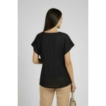 Стилна Черна Блуза с Модерна Текстура и Скрит Цип 26101 / 2026 Стилна Черна Блуза с Модерна Текстура и Скрит Цип 26101 / 2026