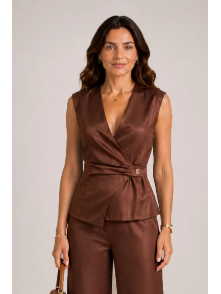 Vestă elegantă de damă, culoare maro - Aspect luxos cu o notă modernă 26116 / 2026