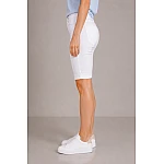 Pantaloni scurți din bumbac alb Bermuda în aspect clasic N 20298 / 2020 Pantaloni scurți din bumbac alb Bermuda în aspect clasic N 20298 / 2020