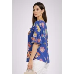 Многоцветна Дамска Блуза със Синя Основа – Флорален Стил 2026 26115 / 2026 Многоцветна Дамска Блуза със Синя Основа – Флорален Стил 2026 26115 / 2026