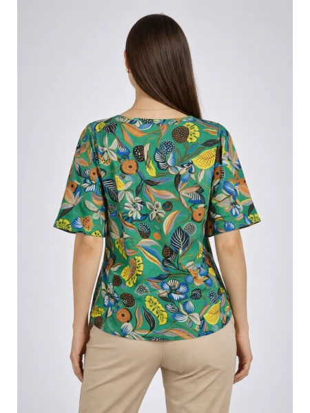 Елегантна Блуза с Цветна Щампа - Зелено Вдъхновение 26115 / 2026 Елегантна Блуза с Цветна Щампа - Зелено Вдъхновение 26115 / 2026