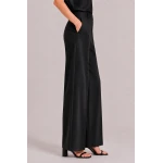 Черен Дамски Комплект от Тенсел с Блуза и Широк Панталон 26131 - 128 black / 2026 Черен Дамски Комплект от Тенсел с Блуза и Широк Панталон 26131 - 128 black / 2026