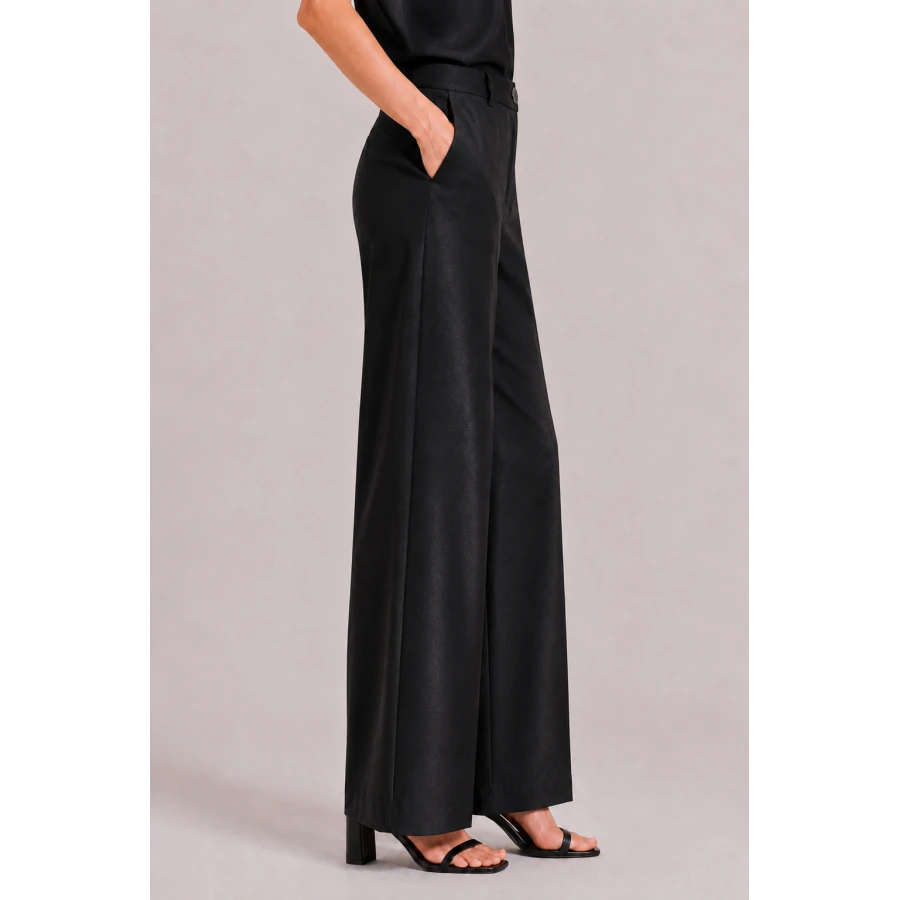 Черен Дамски Комплект от Тенсел с Блуза и Широк Панталон 26131 - 128 black / 2026 Черен Дамски Комплект от Тенсел с Блуза и Широк Панталон 26131 - 128 black / 2026