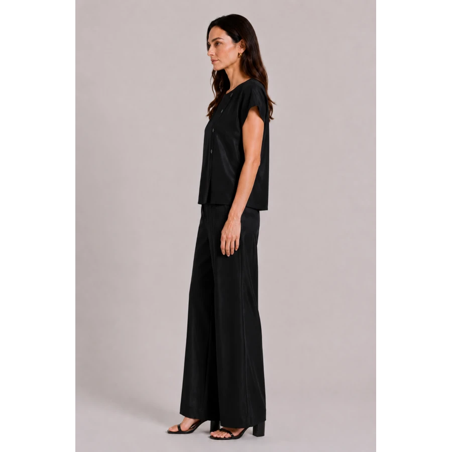 Черен Дамски Комплект от Тенсел с Блуза и Широк Панталон 26131 - 128 black / 2026 Черен Дамски Комплект от Тенсел с Блуза и Широк Панталон 26131 - 128 black / 2026