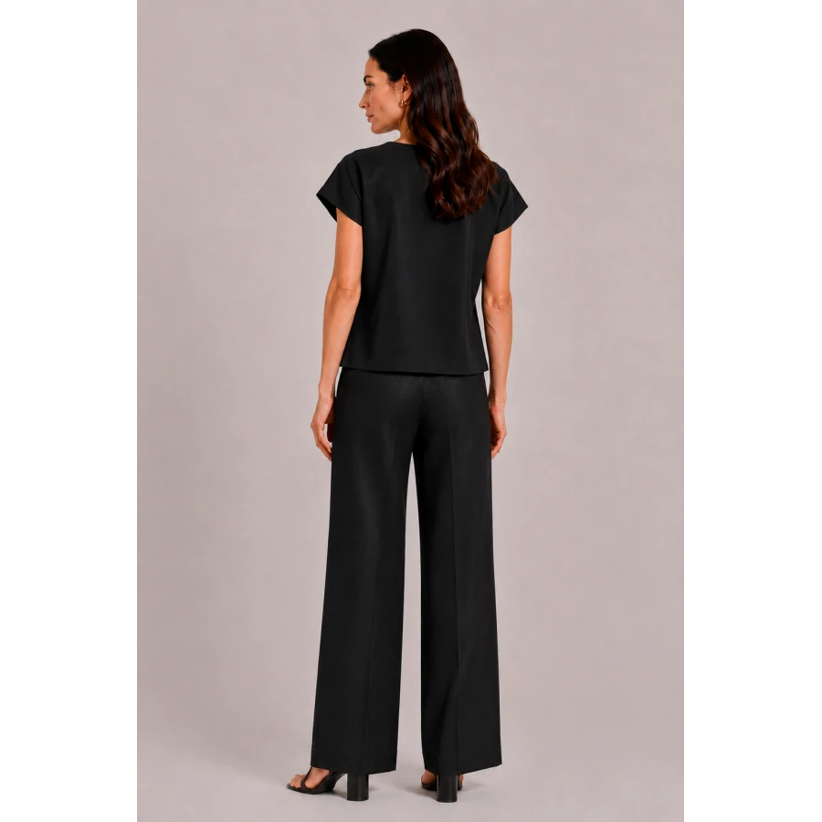 Черен Дамски Комплект от Тенсел с Блуза и Широк Панталон 26131 - 128 black / 2026 Черен Дамски Комплект от Тенсел с Блуза и Широк Панталон 26131 - 128 black / 2026