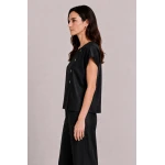 Черен Дамски Комплект от Тенсел с Блуза и Широк Панталон 26131 - 128 black / 2026 Черен Дамски Комплект от Тенсел с Блуза и Широк Панталон 26131 - 128 black / 2026