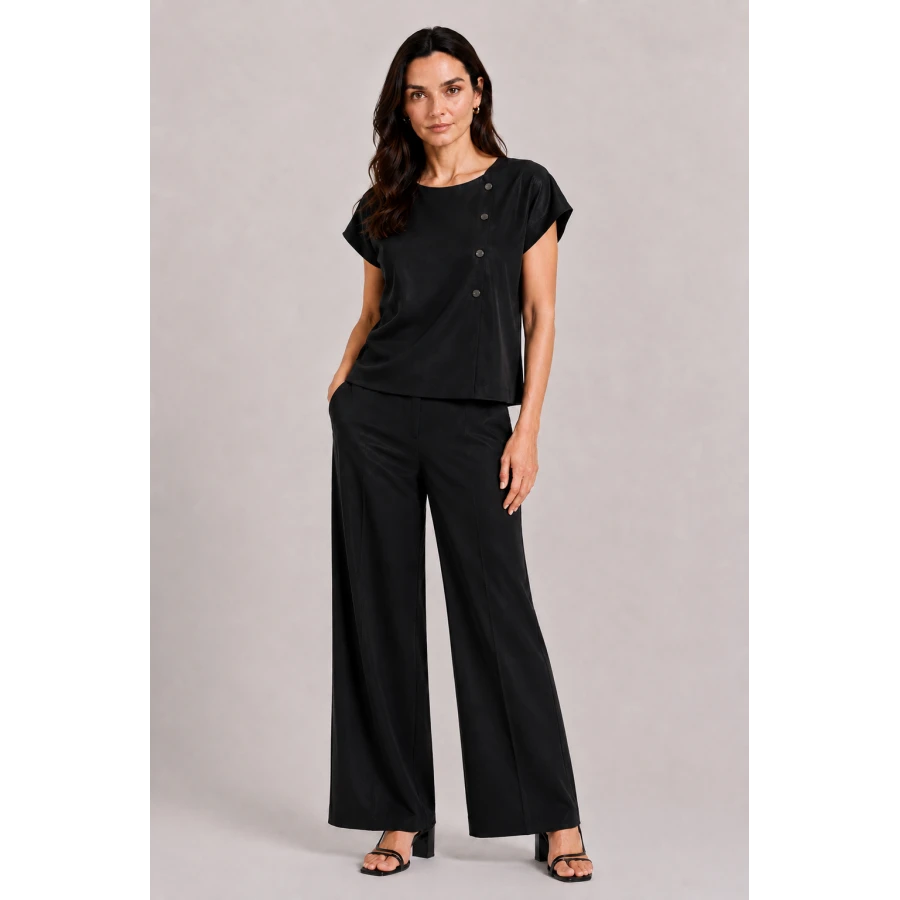 Черен Дамски Комплект от Тенсел с Блуза и Широк Панталон 26131 - 128 black / 2026 Черен Дамски Комплект от Тенсел с Блуза и Широк Панталон 26131 - 128 black / 2026