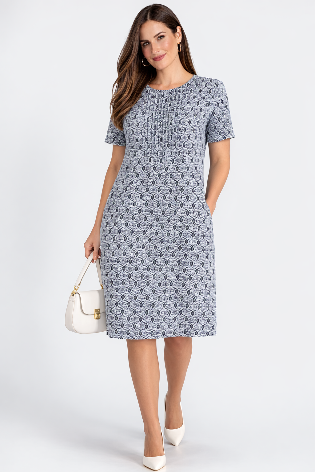 Rochie albă deschisă cu ornamente negre și buzunare practice 24136 / 2024