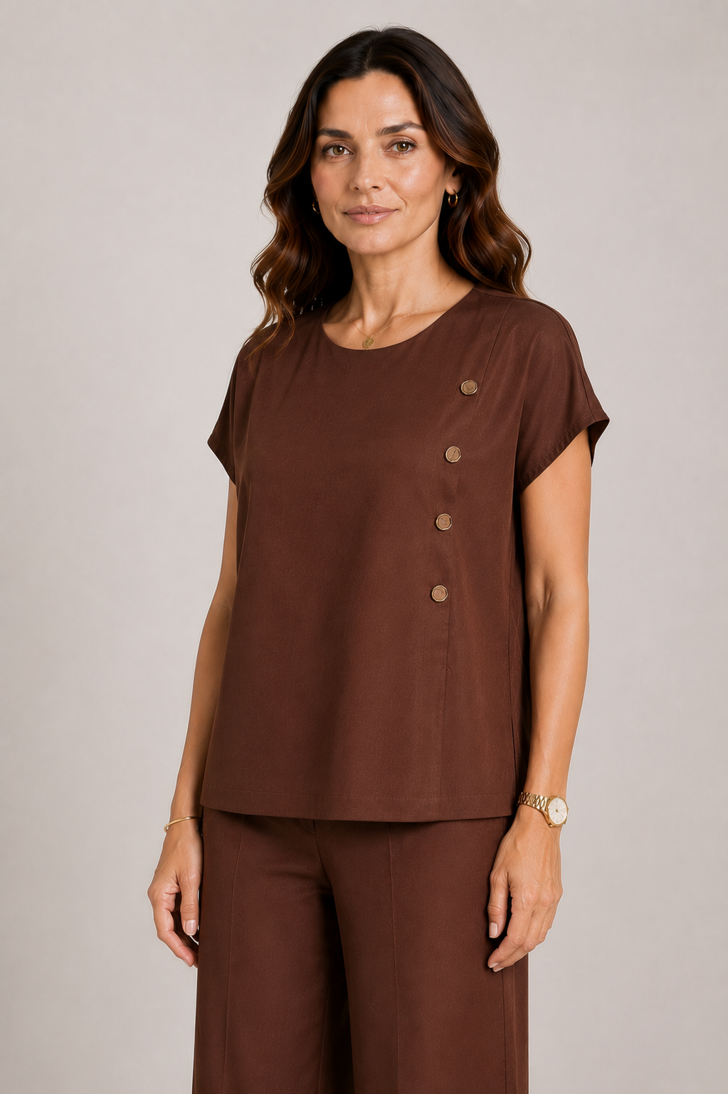 Bluză de damă în culoarea maro – Tencel, stil și eleganță impecabilă 26108 / 2026 Bluză de damă în culoarea maro – Tencel, stil și eleganță impecabilă 26108 / 2026