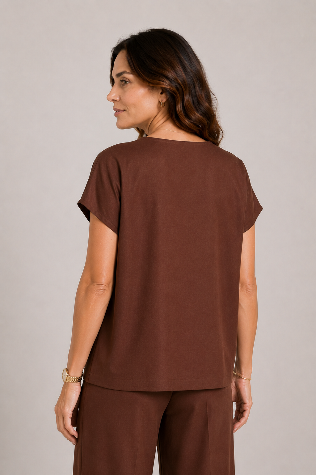 Bluză de damă în culoarea maro – Tencel, stil și eleganță impecabilă 26108 / 2026 Bluză de damă în culoarea maro – Tencel, stil și eleganță impecabilă 26108 / 2026