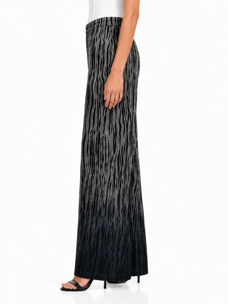 Şık Kadın Pantolonu Ombre Zebra – Geniş Paça 26127 / 2026 Şık Kadın Pantolonu Ombre Zebra – Geniş Paça 26127 / 2026